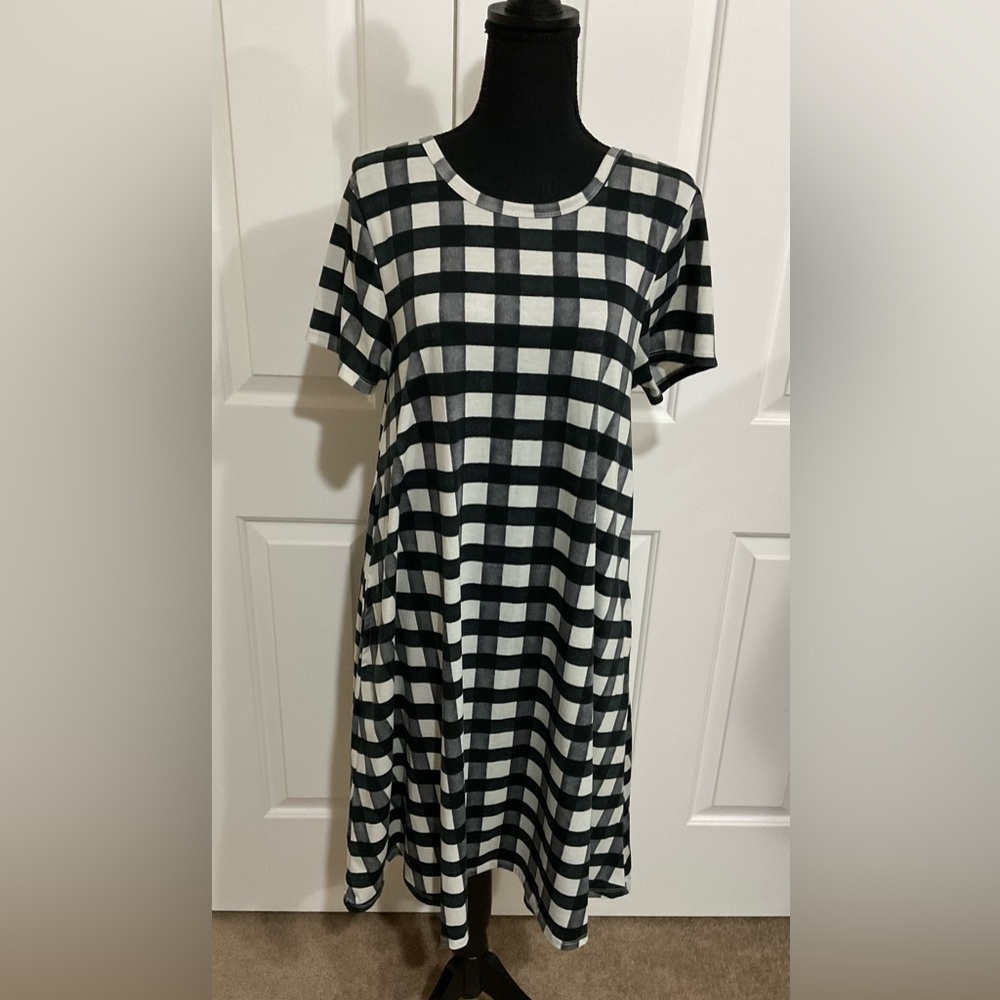 LuLaRoe M Black and White Gingham Jessie Midi Dress